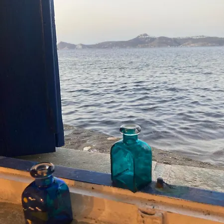 Palirroia * Embourios (Milos)