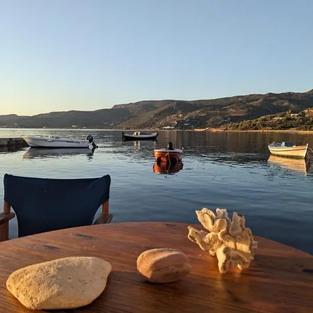 Palirroia * Embourios (Milos)